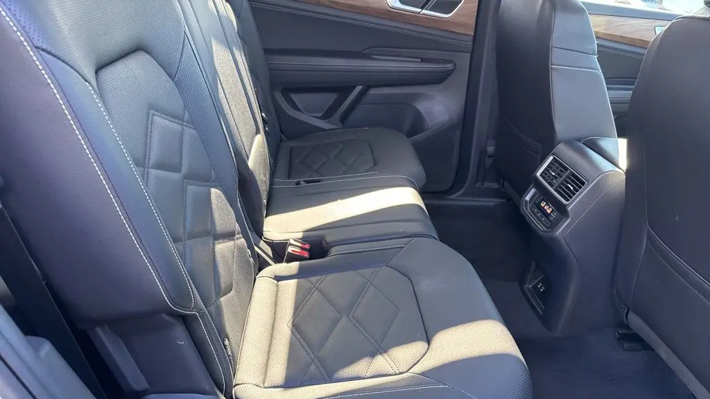2025 Volkswagen Atlas SE