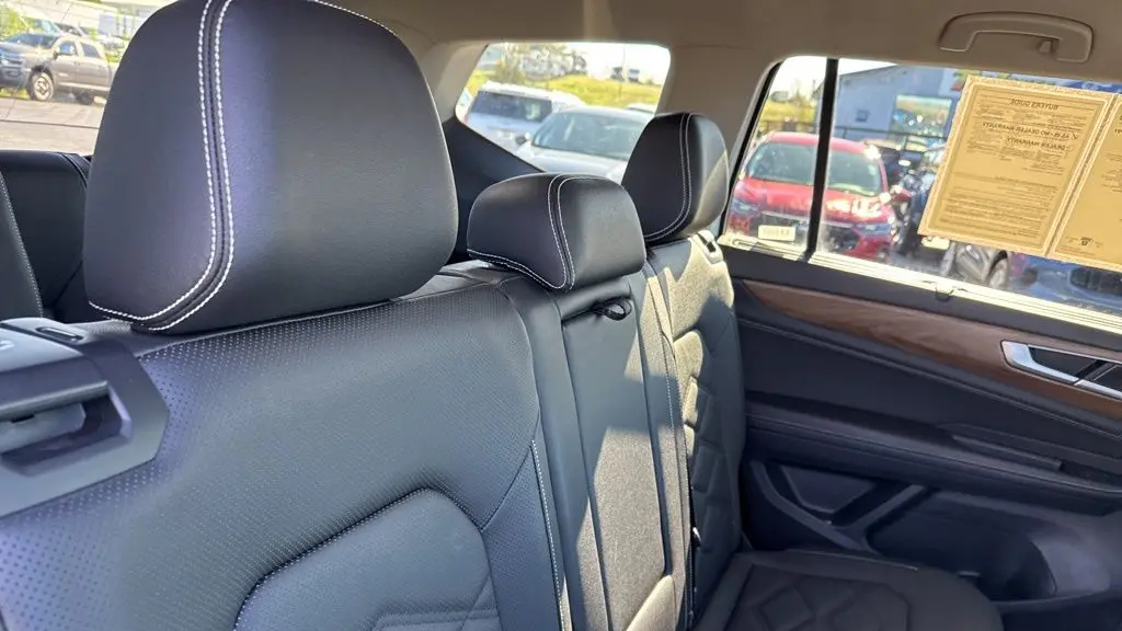 2025 Volkswagen Atlas SE