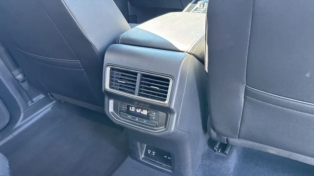 2025 Volkswagen Atlas SE