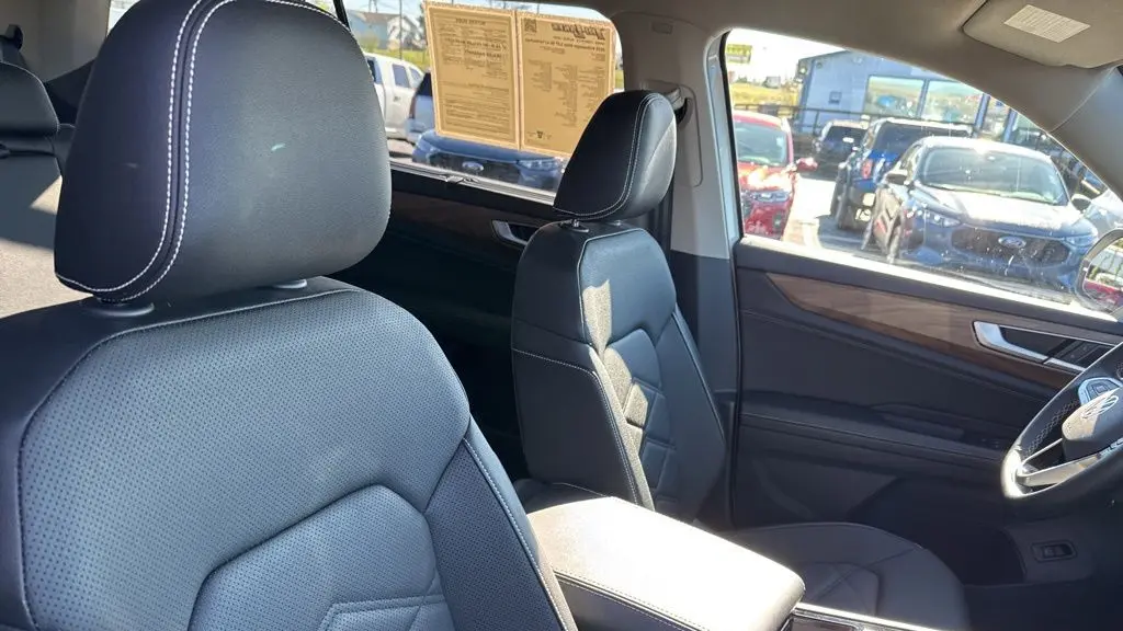 2025 Volkswagen Atlas SE