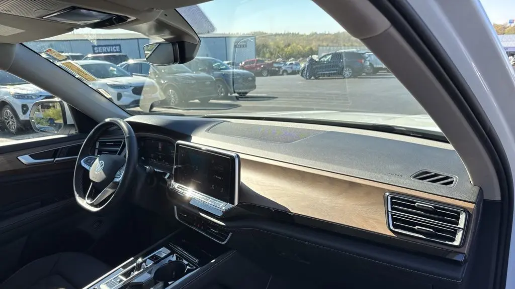 2025 Volkswagen Atlas SE