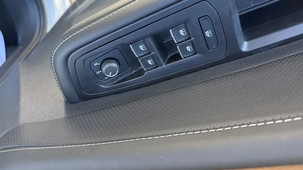 2025 Volkswagen Atlas SE