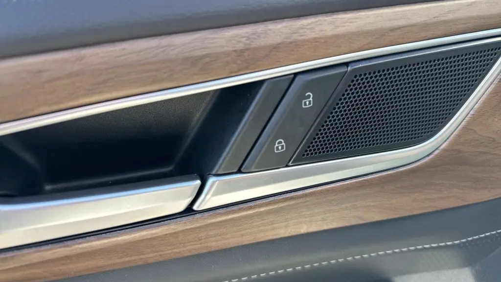 2025 Volkswagen Atlas SE