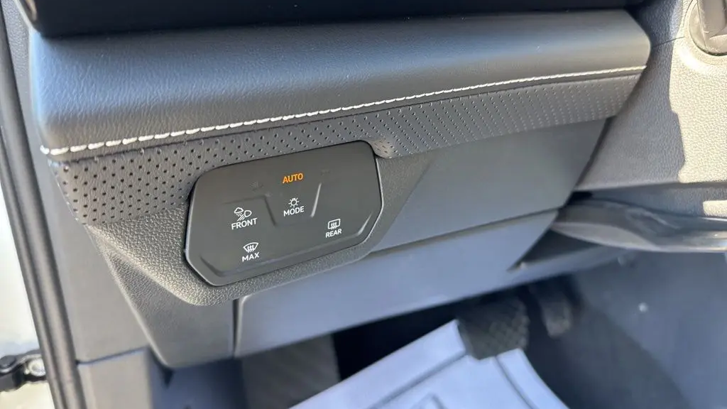 2025 Volkswagen Atlas SE