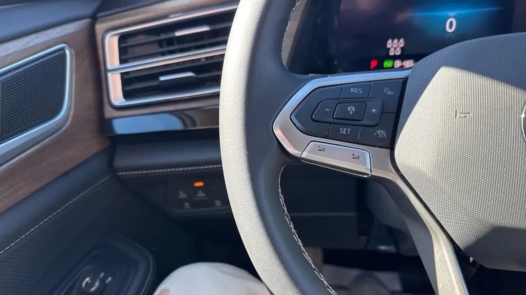 2025 Volkswagen Atlas SE