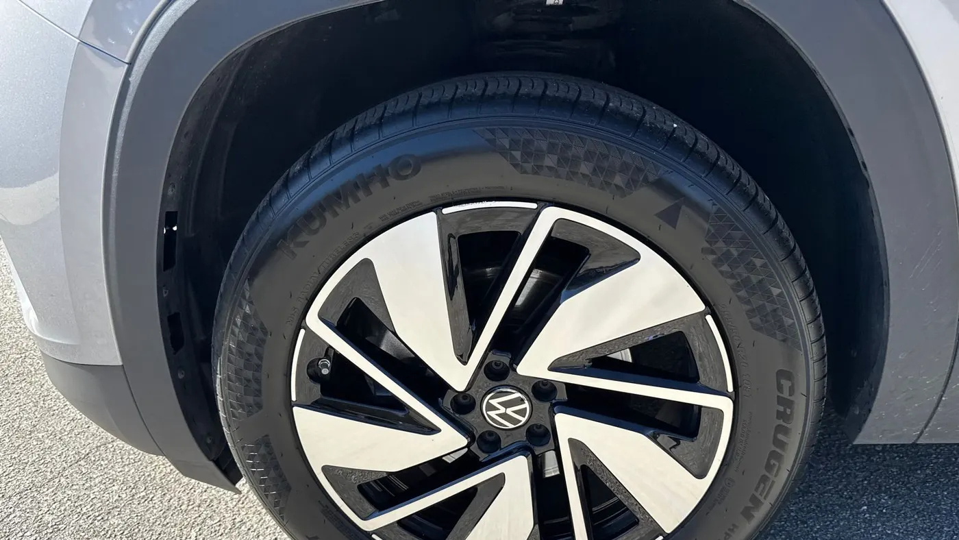 2025 Volkswagen Atlas SE