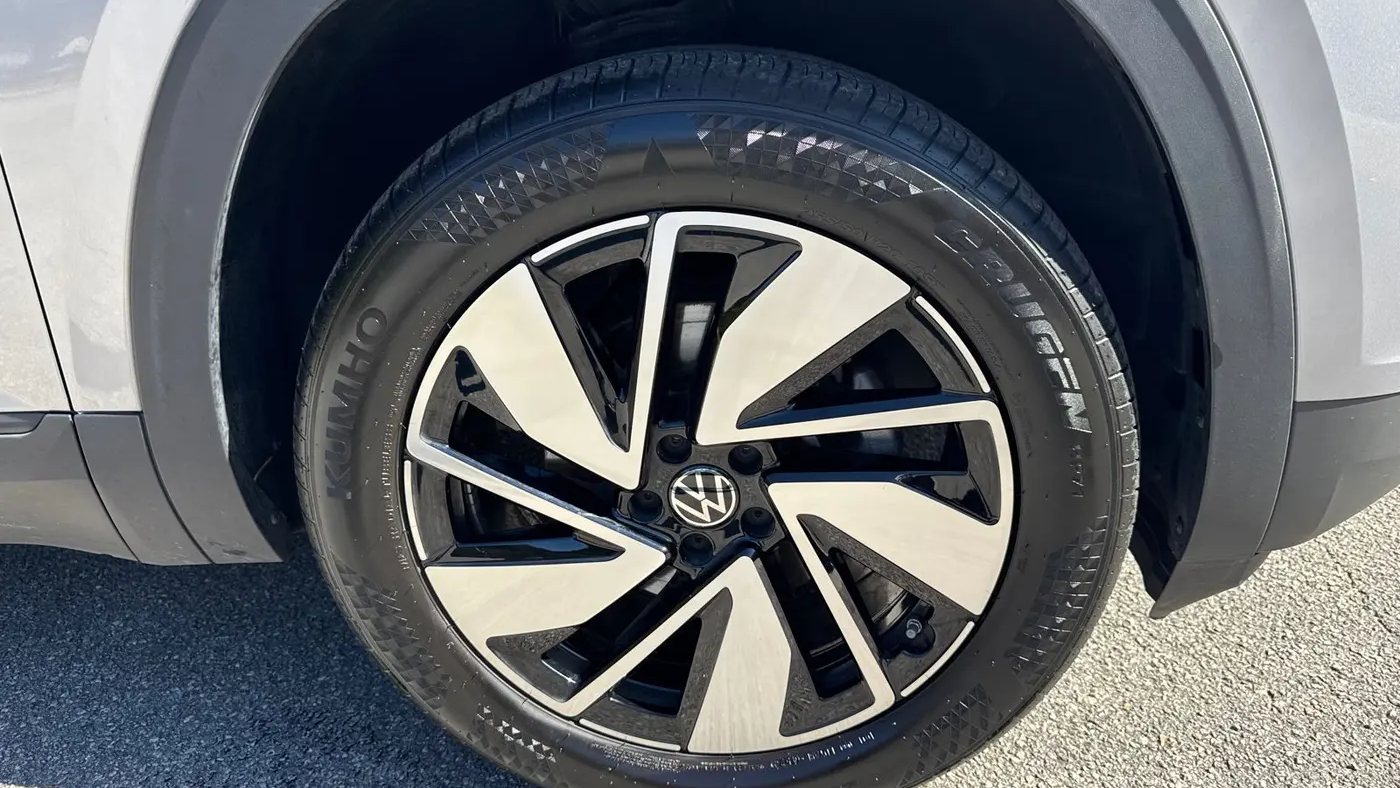 2025 Volkswagen Atlas SE