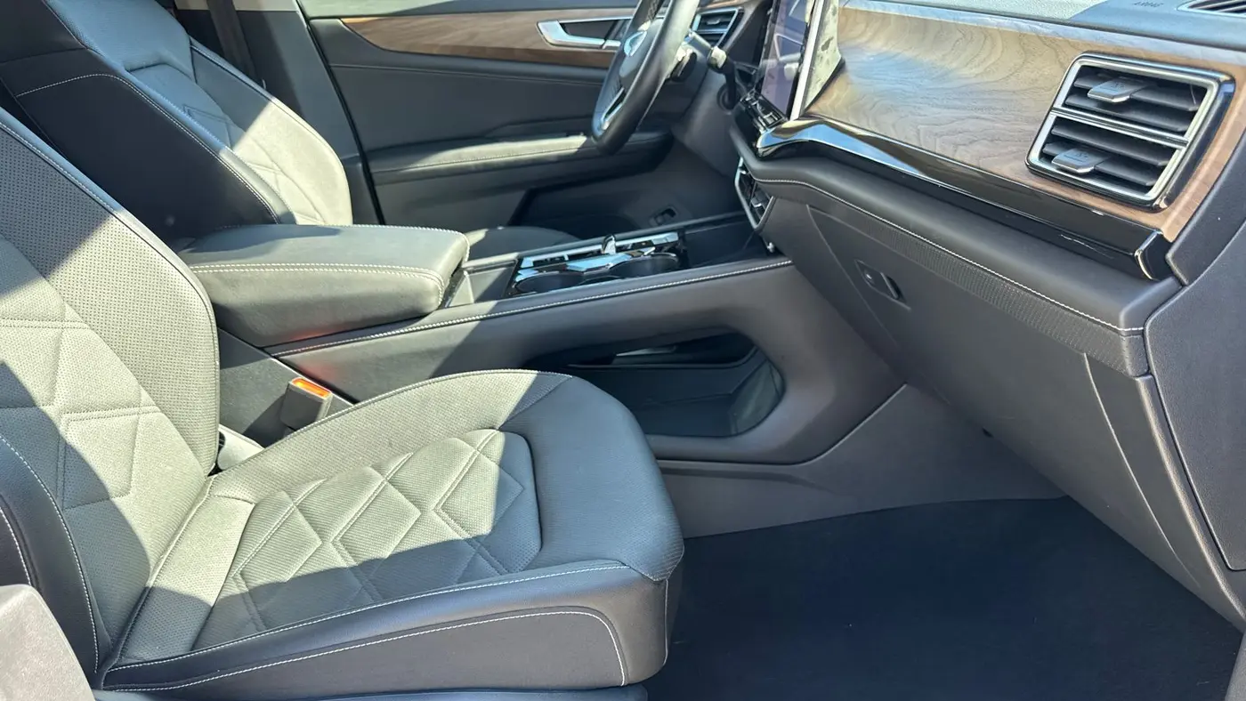 2025 Volkswagen Atlas SE