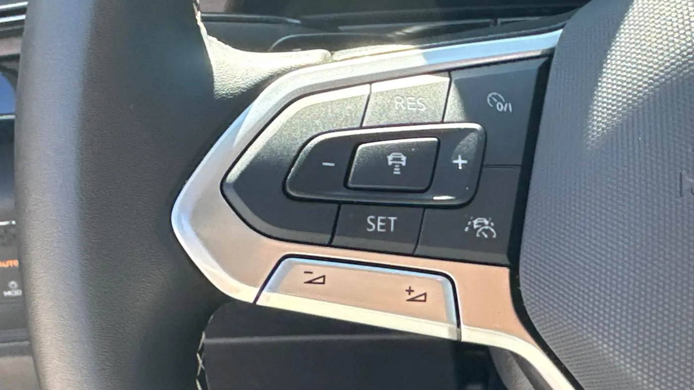 2025 Volkswagen Atlas SE