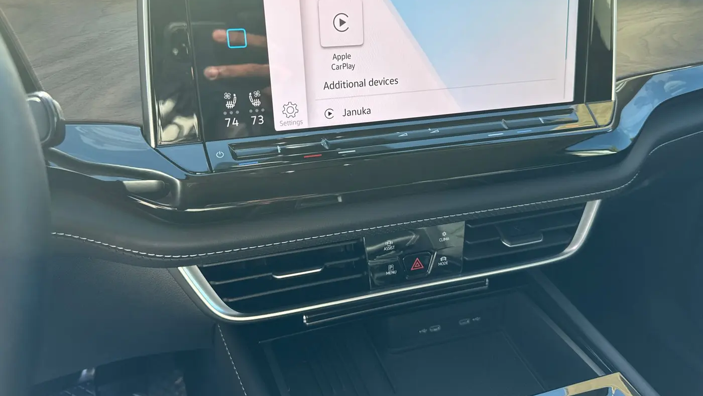 2025 Volkswagen Atlas SE