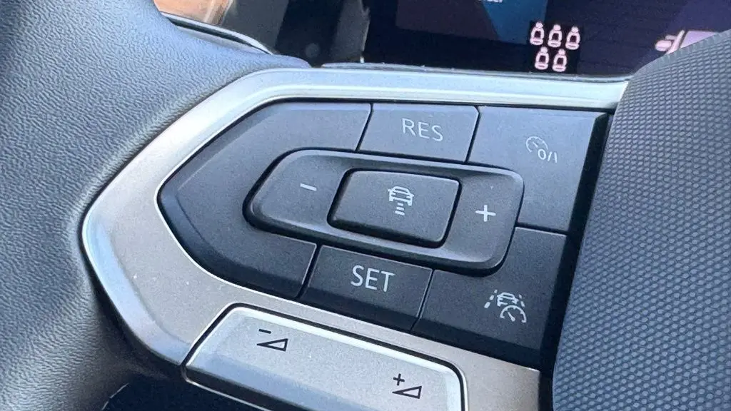 2025 Volkswagen Atlas SE