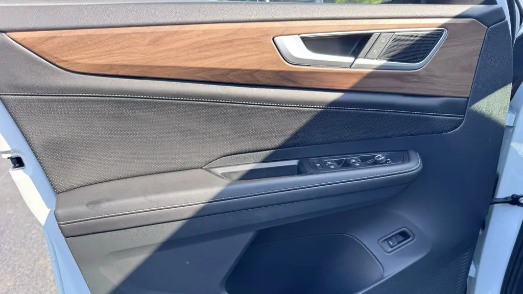 2025 Volkswagen Atlas SE