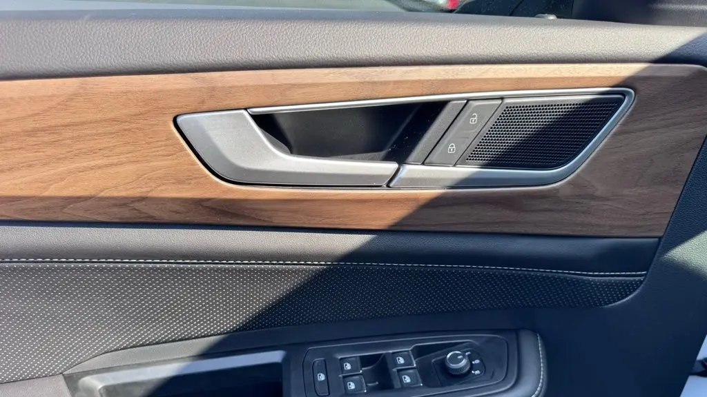 2025 Volkswagen Atlas SE