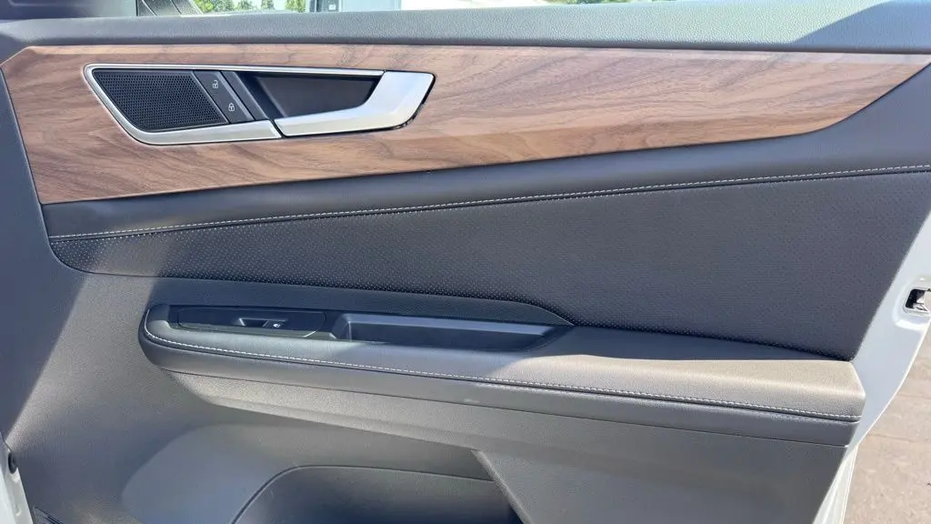 2025 Volkswagen Atlas SE