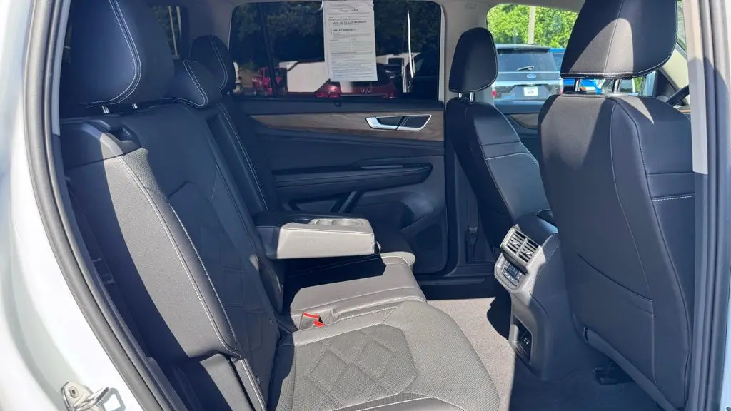 2025 Volkswagen Atlas SE
