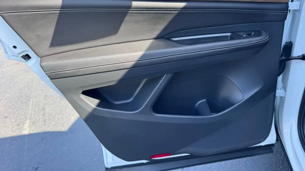 2025 Volkswagen Atlas SE