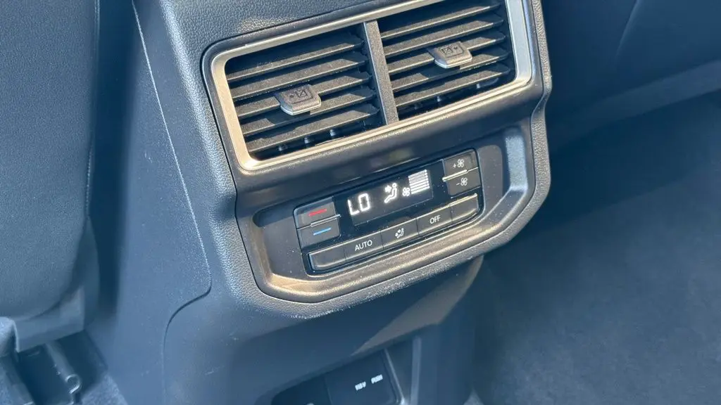 2025 Volkswagen Atlas SE