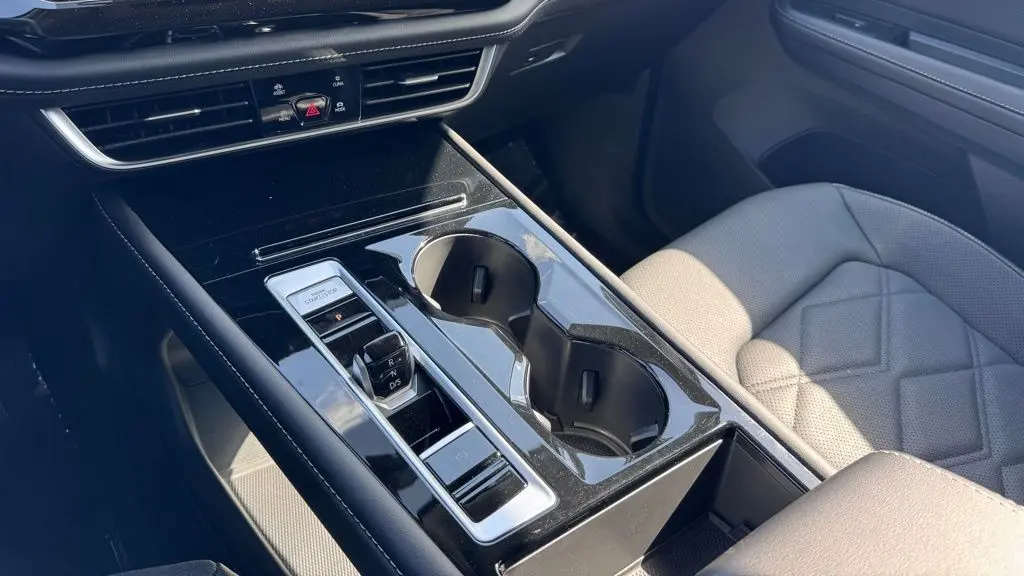 2025 Volkswagen Atlas SE