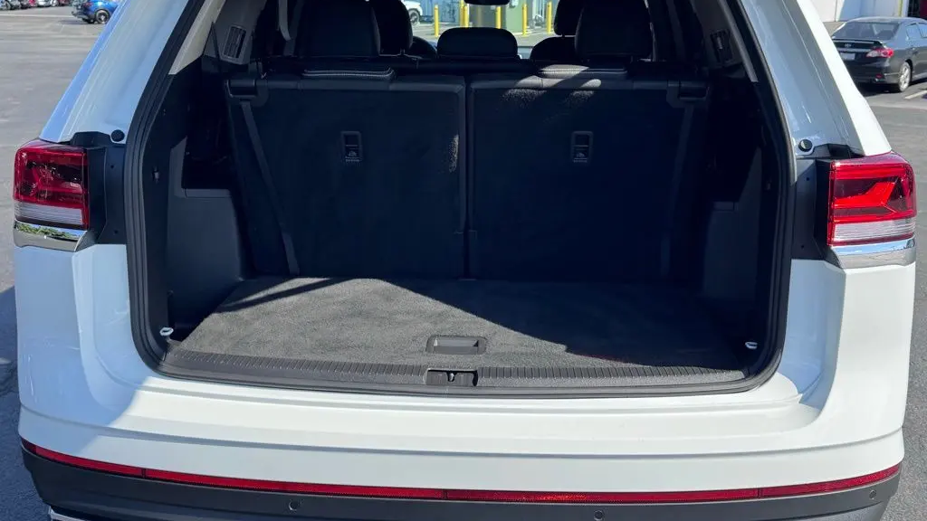 2025 Volkswagen Atlas SE