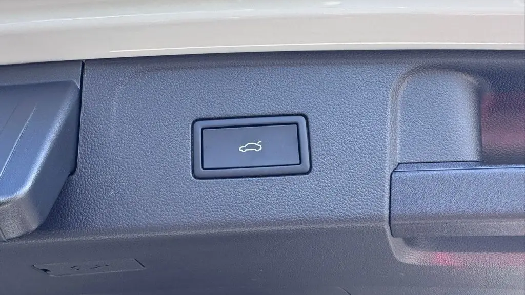 2025 Volkswagen Atlas SE
