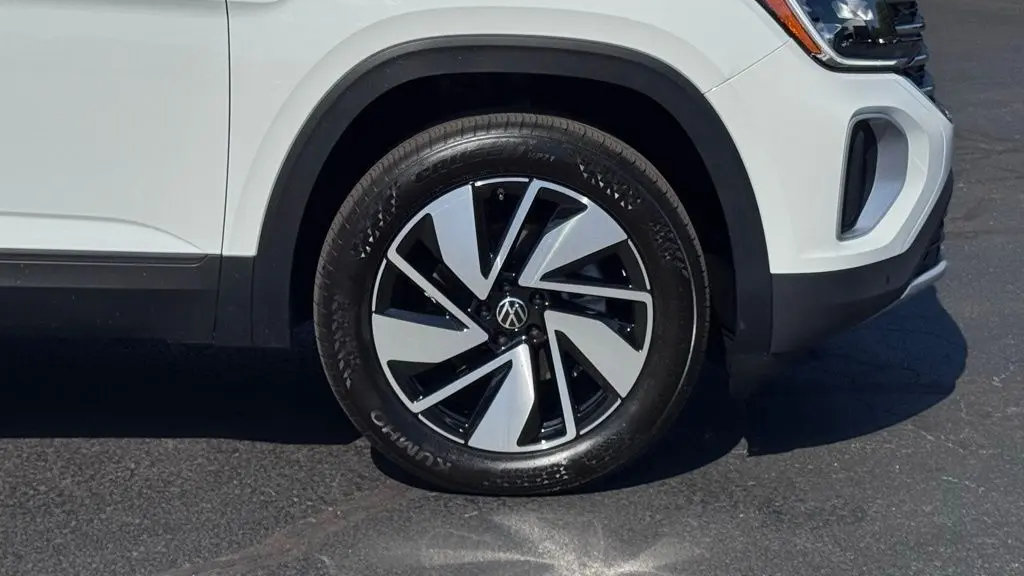 2025 Volkswagen Atlas SE