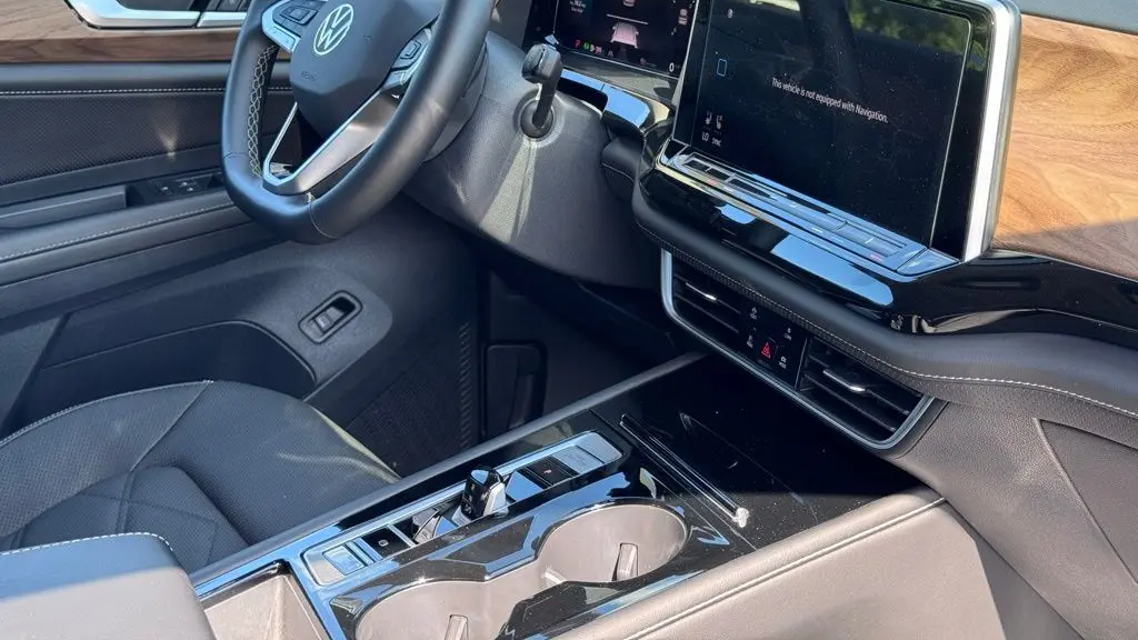 2025 Volkswagen Atlas SE
