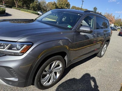 Photo of a 2021 Volkswagen Atlas V6 SE 4DR SUV W/Technology (midyear Release) for sale