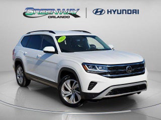 2022 Volkswagen Atlas with Pure White Exterior