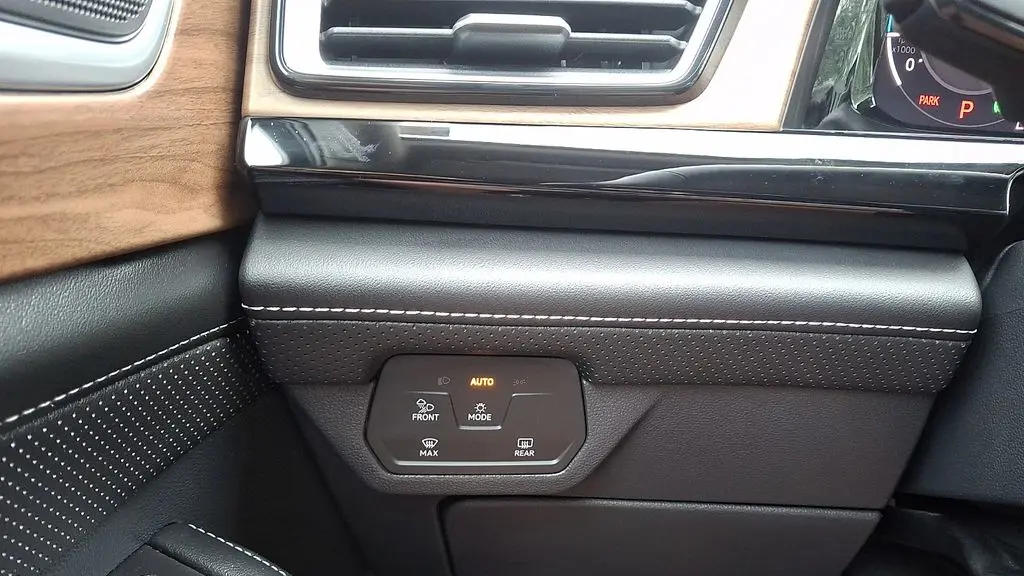 2024 Volkswagen Atlas SE