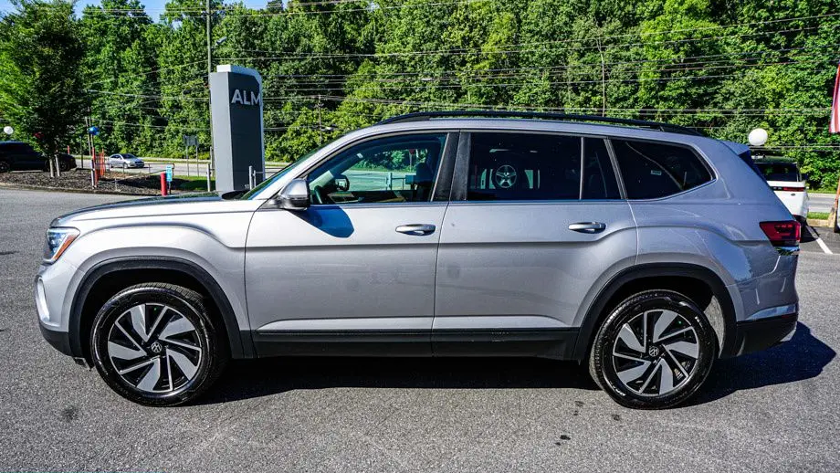 2025 Volkswagen Atlas SE