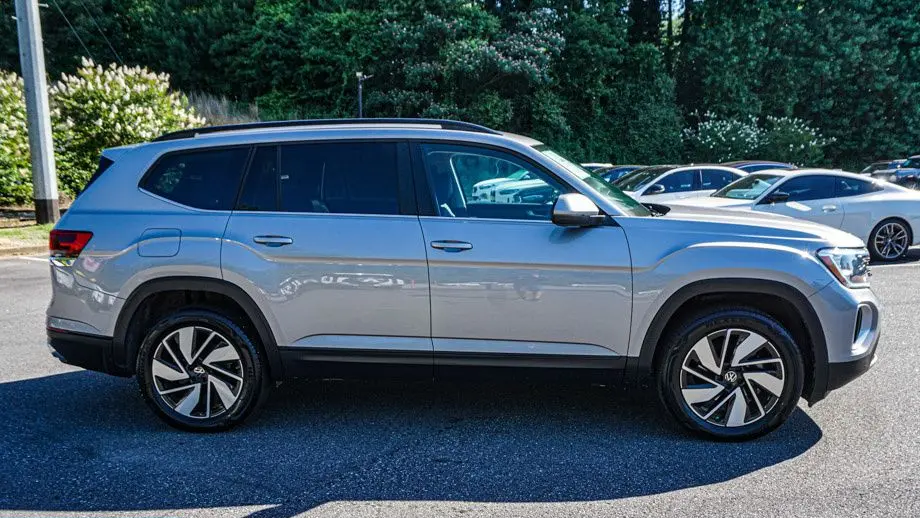 2025 Volkswagen Atlas SE