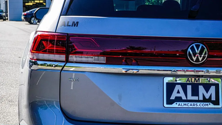 2025 Volkswagen Atlas SE