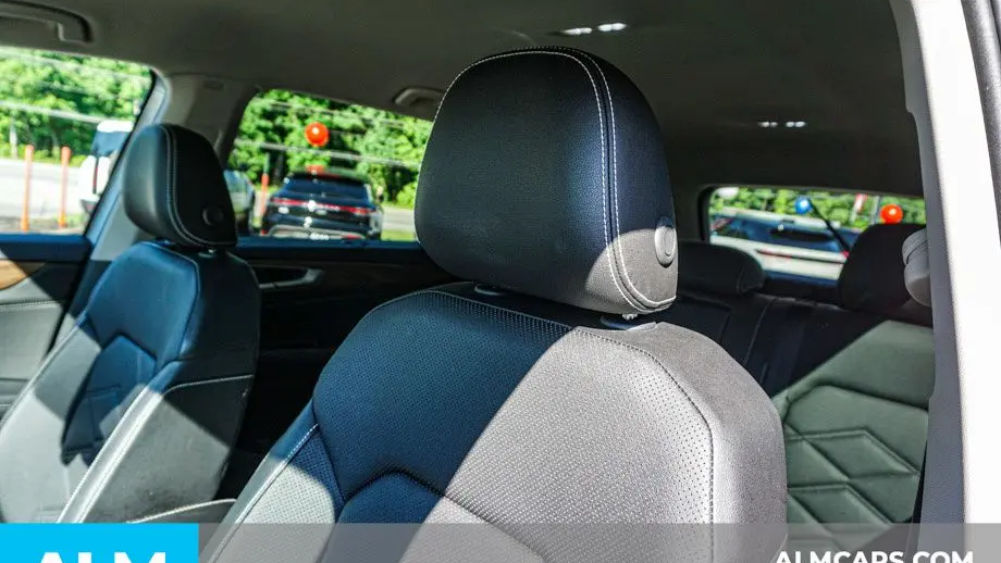 2025 Volkswagen Atlas SE