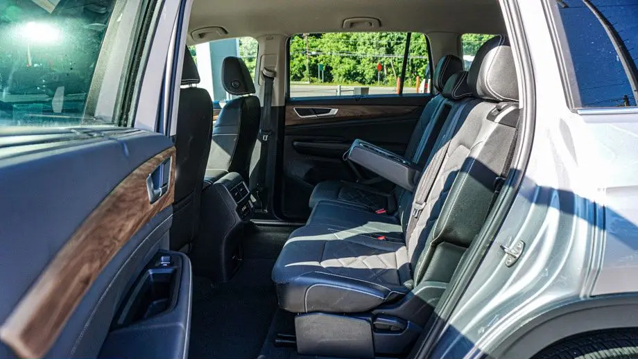 2025 Volkswagen Atlas SE