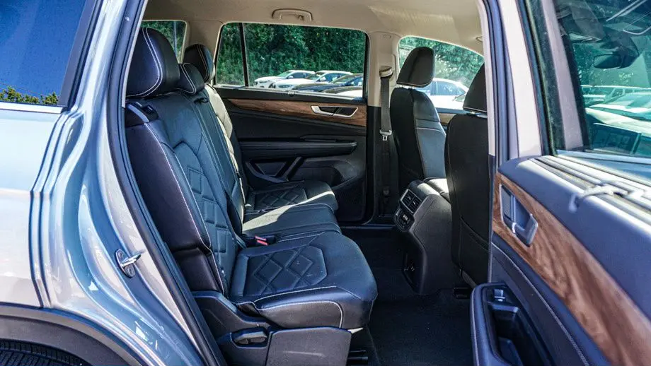 2025 Volkswagen Atlas SE