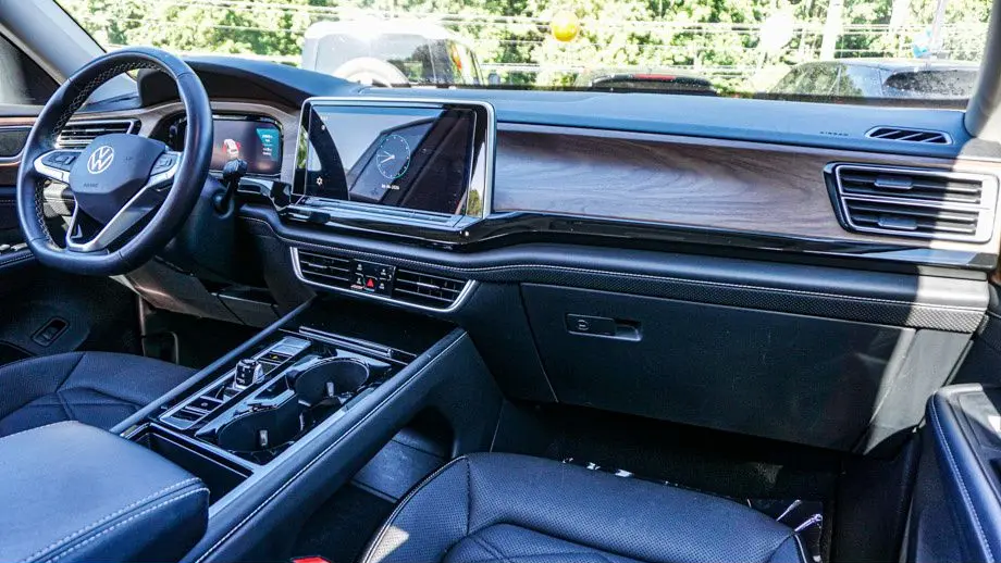 2025 Volkswagen Atlas SE