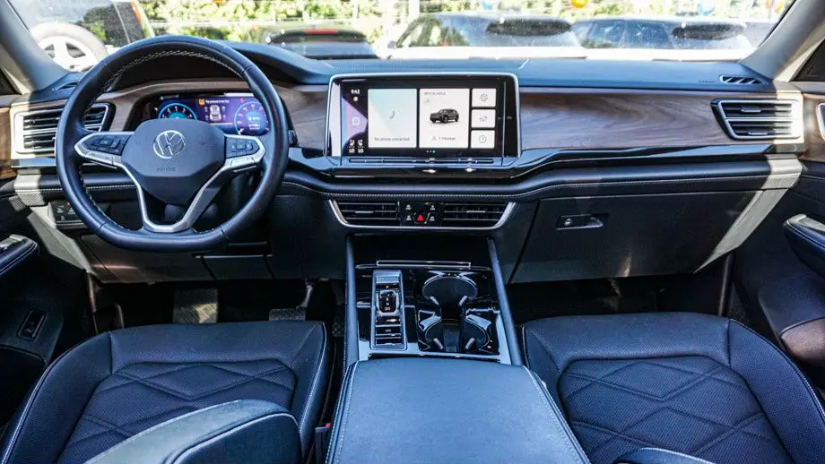 2025 Volkswagen Atlas SE