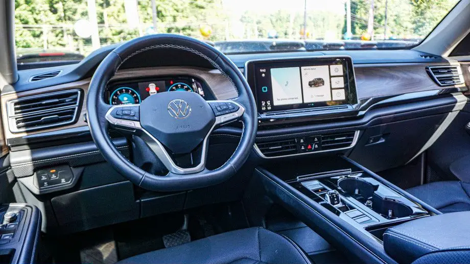 2025 Volkswagen Atlas SE