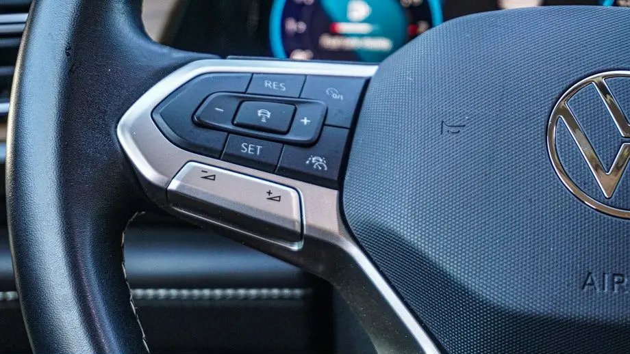 2025 Volkswagen Atlas SE