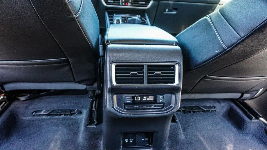 2025 Volkswagen Atlas SE