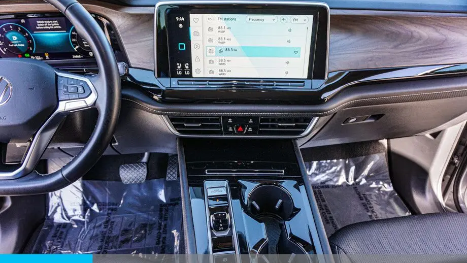 2025 Volkswagen Atlas SE