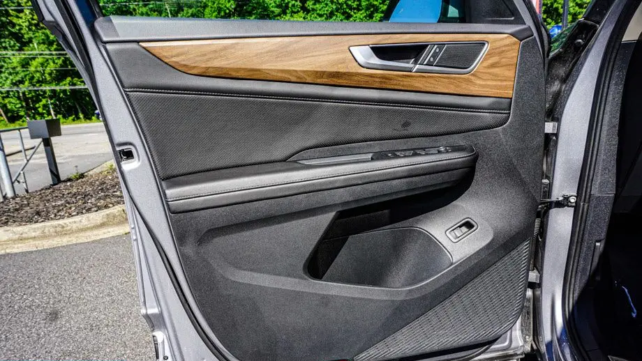 2025 Volkswagen Atlas SE