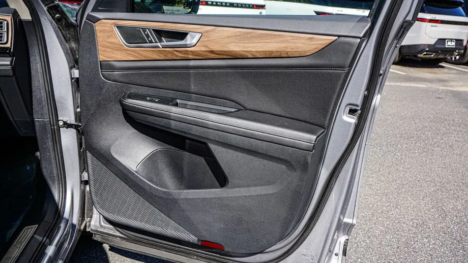 2025 Volkswagen Atlas SE
