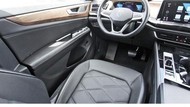 2025 Volkswagen Atlas SE