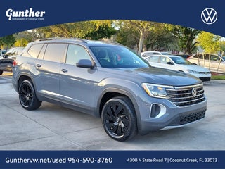 2025 Volkswagen Atlas with Pure Gray Exterior