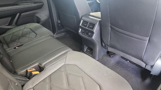 2025 Volkswagen Atlas SE