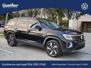 2025 Volkswagen Atlas with Deep Black Pearl Exterior