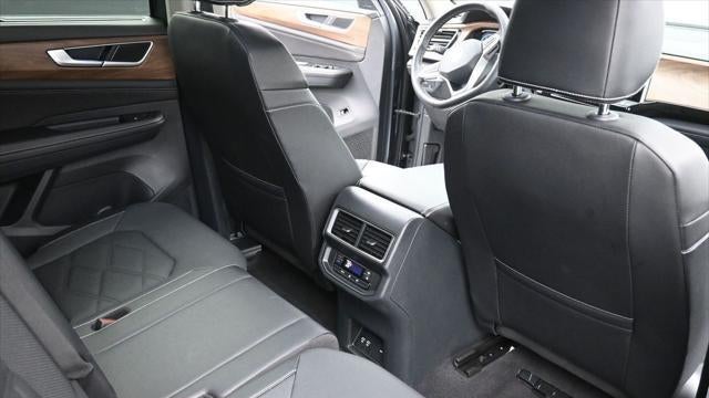 2025 Volkswagen Atlas SE