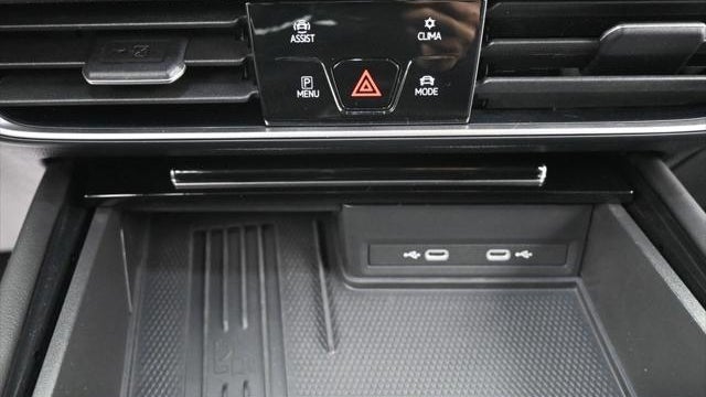 2025 Volkswagen Atlas SE