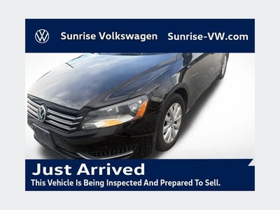 2014 Volkswagen Passat 2.5L S Pzev 4DR Sedan 6A W/Navigation